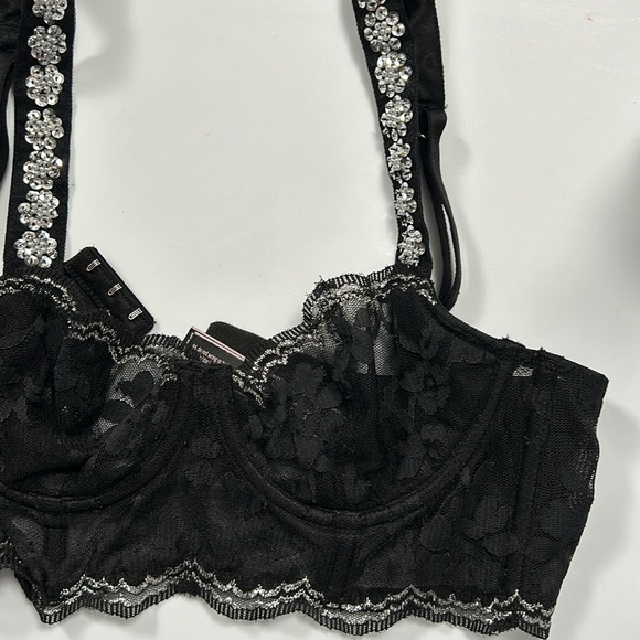 Victoria’s Secret Lace Embellished Lace sequin Bra size 32 B - Picture 5 of 14